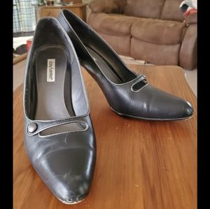 Daisy Fuentes Size 11 Heels